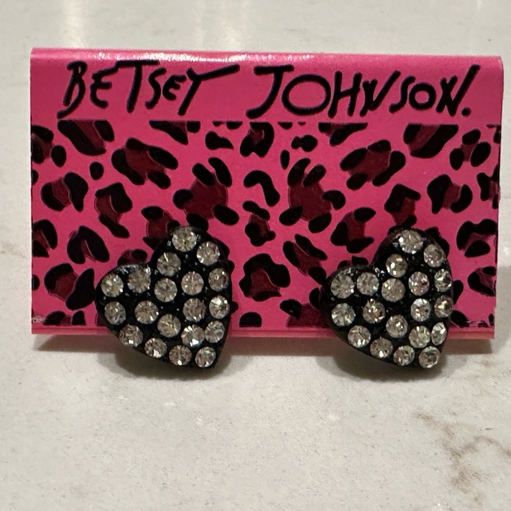 NWT Betsey Johnson Black Rhinestone Heart Earrings